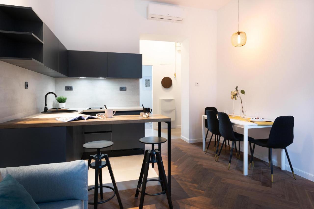 Modern And Design Apartment Near The Main Square Zagreb Luaran gambar